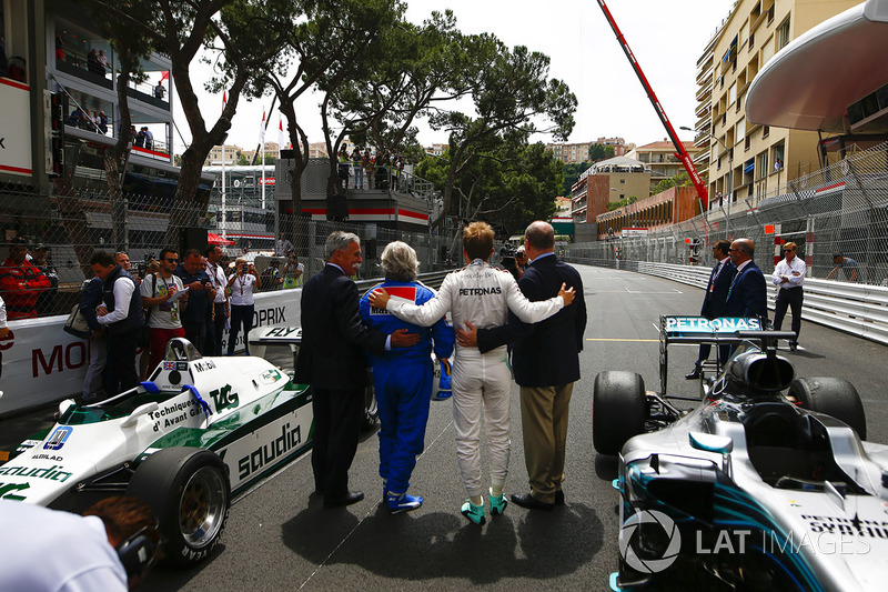 Chase Carey, Formule 1-voorzitter, Keke Rosberg, 1982 wereldkampioen, Nico Rosberg, 2016 wereldkampioen, en Prins Albert van Monaco op de grid