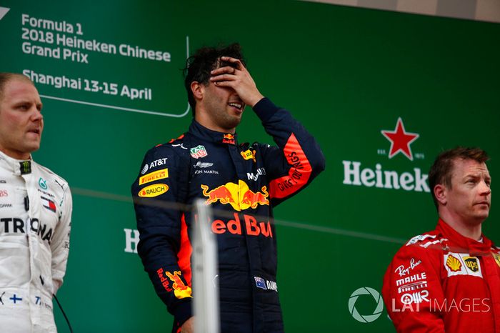 Daniel Ricciardo, Red Bull Racing, Valtteri Bottas, Mercedes-AMG F1, y Kimi Raikkonen, Ferrari