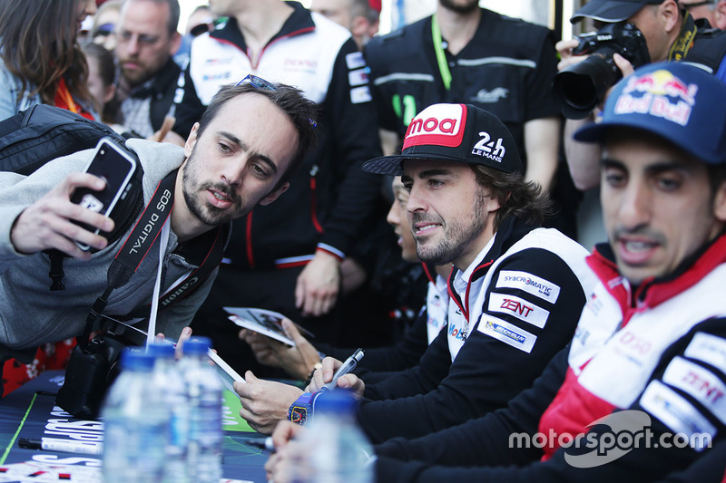 Fernando Alonso, Toyota Gazoo Racing during autograph session