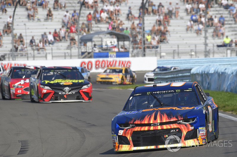 Chase Elliott, Hendrick Motorsports, Chevrolet Camaro SunEnergy1, Martin Truex Jr., Furniture Row Racing, Toyota Camry 5-hour ENERGY/Bass Pro Shops