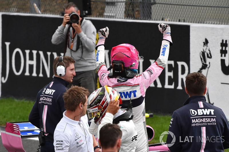 Esteban Ocon, Racing Point Force India F1 Team, festeggia nel parco chiuso