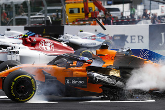 L'accident de Fernando Alonso, McLaren MCL33 au départ