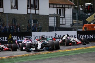 Lewis Hamilton, Mercedes AMG F1 W09, ; Sebastian Vettel, Ferrari SF71H, Sergio Perez, Racing Point Force India VJM11, Esteban Ocon, Racing Point Force India VJM1, and Romain Grosjean, Haas F1 Team VF-18, at the start