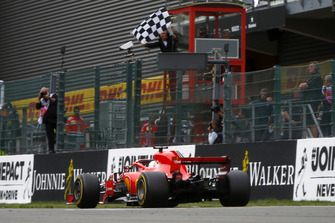 Il vincitore della gara Sebastian Vettel, Ferrari SF71H