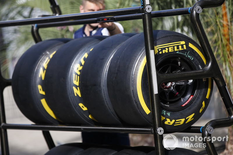 Ban soft Pirelli