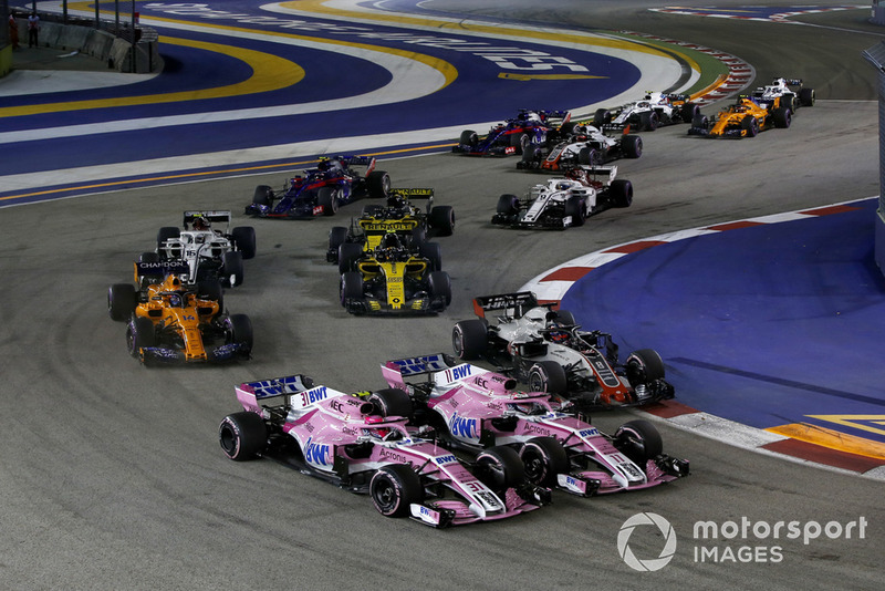Esteban Ocon foi atingido por Sérgio Perez na saída da curva 3