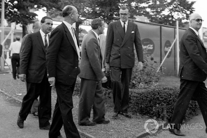 Les patrons d'équipe John Cooper, Cooper Car Co., Raymond Mays, BRM, Colin Chapman, Team Lotus, Lofty England, Aston Martin et Enzo Ferrari, Scuderia Ferrari