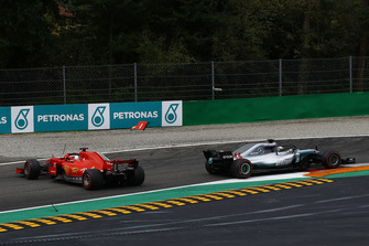 Sebastian Vettel, Ferrari SF71H, Lewis Hamilton, Mercedes AMG F1 W09