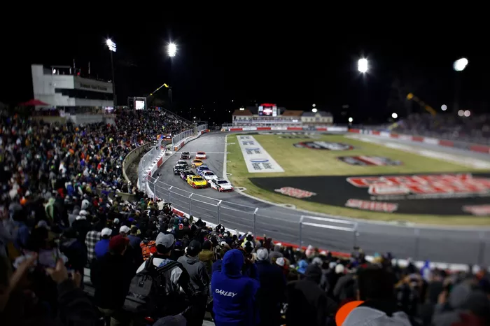 A general view of racing during qualifying heat #3