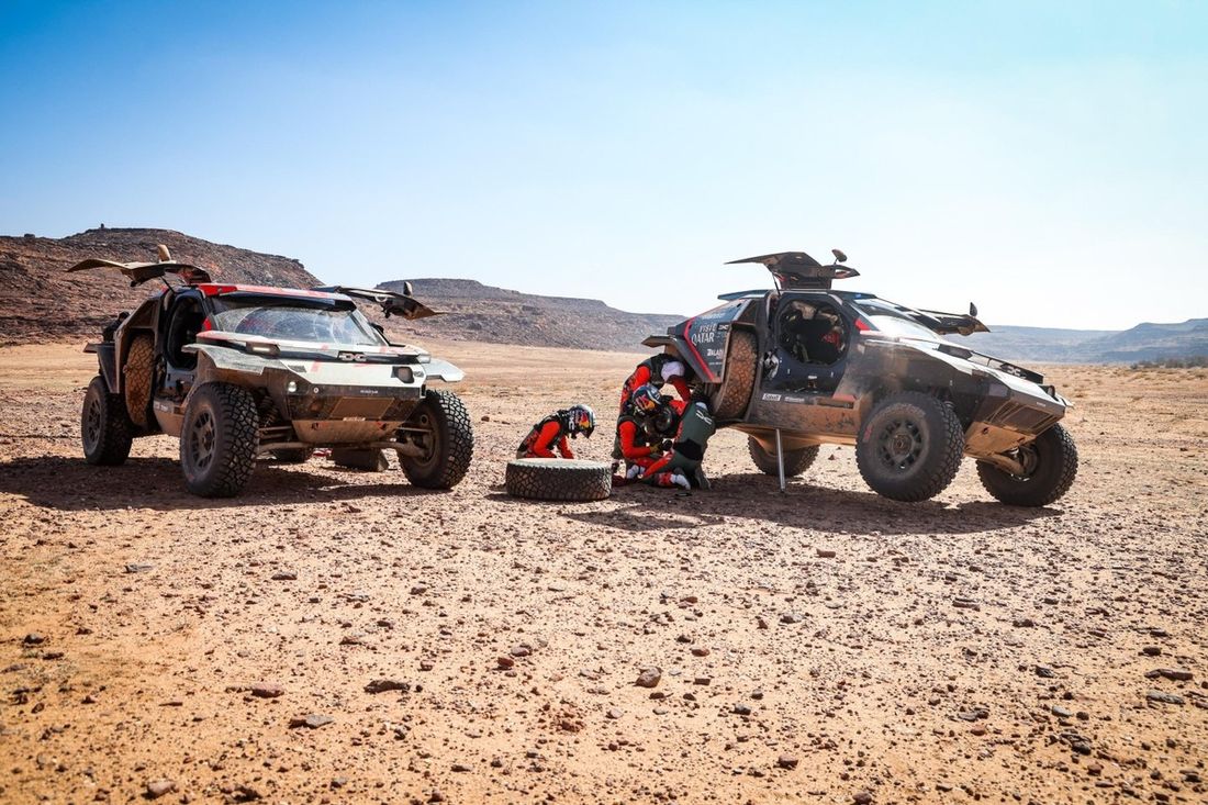 #200 The Dacia Sandriders Dacia: Nasser Al-Attiyah, Boulanger Edouard, #212 The Dacia Sandriders Dacia: Cristina Gutierrez, Pablo Moreno