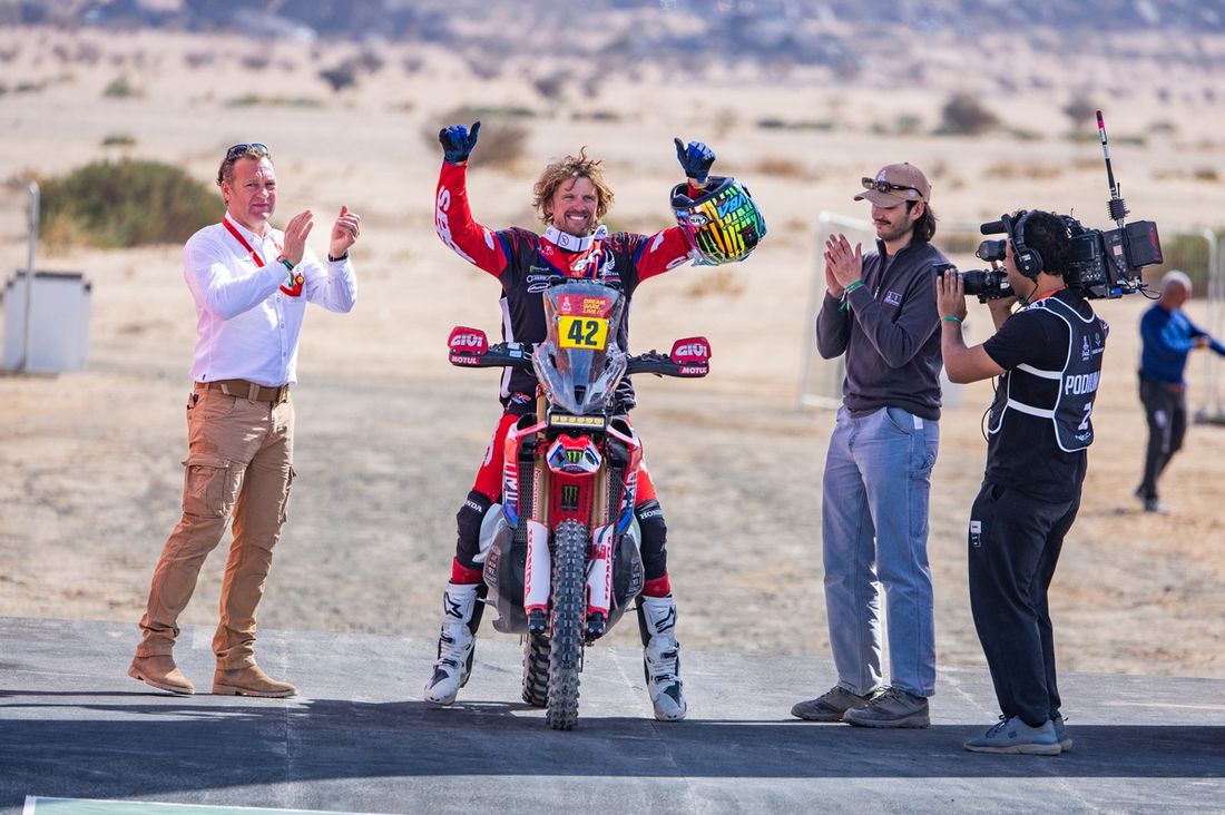 #42 Monster Energy Honda HRC Honda: Adrien Van Beveren