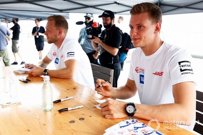 Mick Schumacher, Haas F1 Team y Kevin Magnussen, Haas F1 Team