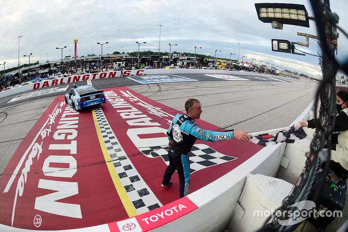 Ganador Kevin Harvick, Stewart-Haas Racing, Ford Mustang