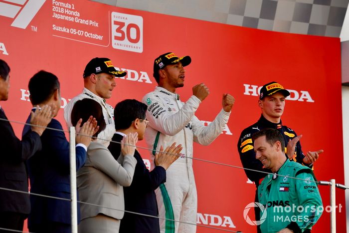 Podio: segundo lugar Valtteri Bottas, Mercedes AMG F1, ganador de la carrera Lewis Hamilton, Mercedes AMG F1 y tercer lugar Max Verstappen, Red Bull Racing celebran