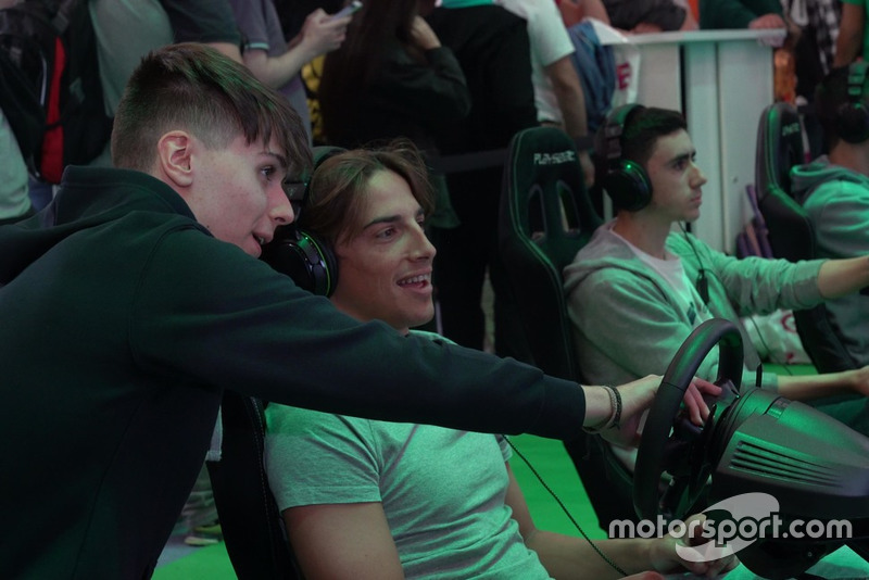 Alejandro Sánchez, MSi, y Roberto Merhi, en la Madrid Games Week