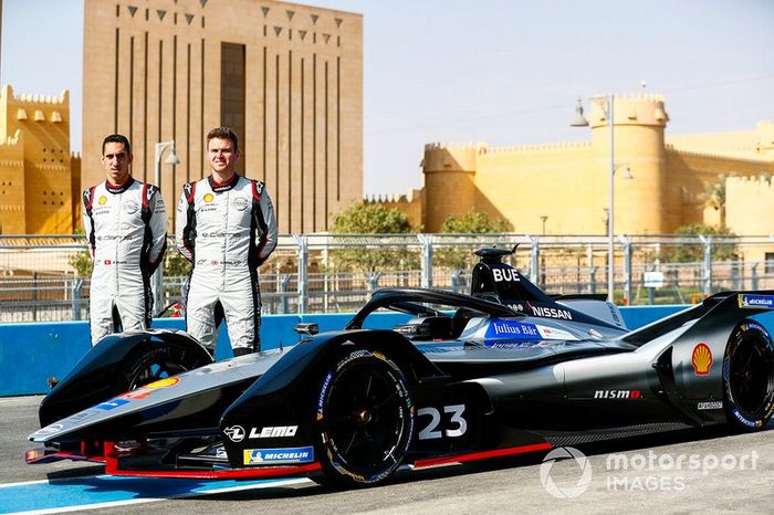 Sébastien Buemi, Nissan e.Dams, Oliver Rowland, Nissan e.Dams, posan para una foto