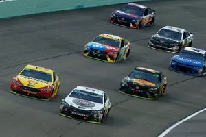 Kevin Harvick, Stewart-Haas Racing, Ford Fusion Jimmy John's, Joey Logano, Team Penske, Ford Fusion Shell Pennzoil