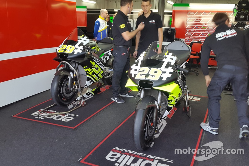 Bike of Andrea Iannone, Aprilia Racing Team Gresini