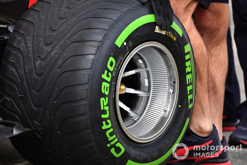 Pirelli en el Red Bull RB14