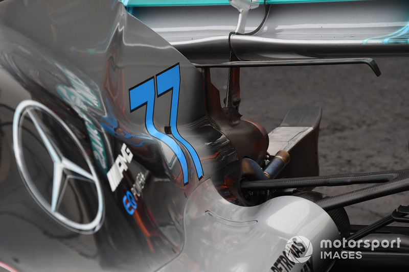 Le capot moteur de la monoplace de Valtteri Bottas, Mercedes AMG F1 W09 EQ Power+ arrêtée en piste