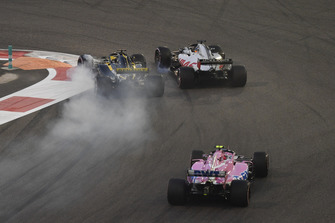 Crash Nico Hulkenberg, Renault Sport F1 Team R.S. 18 en Romain Grosjean, Haas F1 Team VF-18