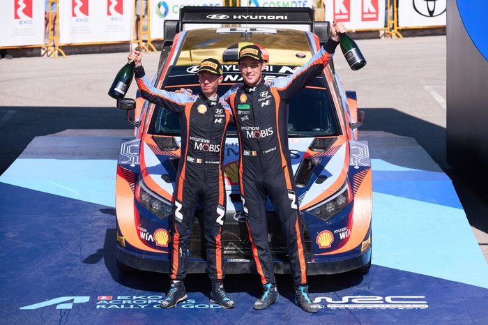 Podio: Thierry Neuville, Martijn Wydaeghe, Hyundai World Rally Team Hyundai i20 N Rally1