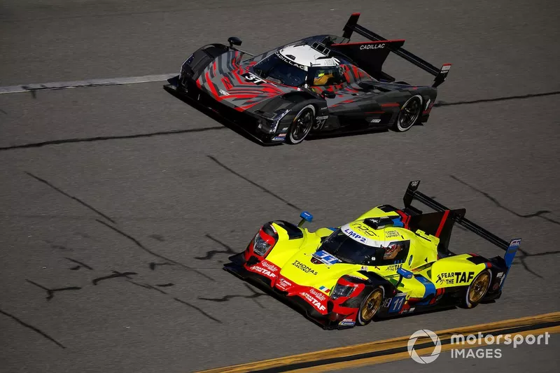 #31 Action Express Racing Cadillac V-LMDh, GTP: Pipo Derani, Alexander Sims, #11 PR1 Mathiasen Motorsports Oreca LMP2 07: Giedo van der Garde, Francois Heriau, Josh Pierson