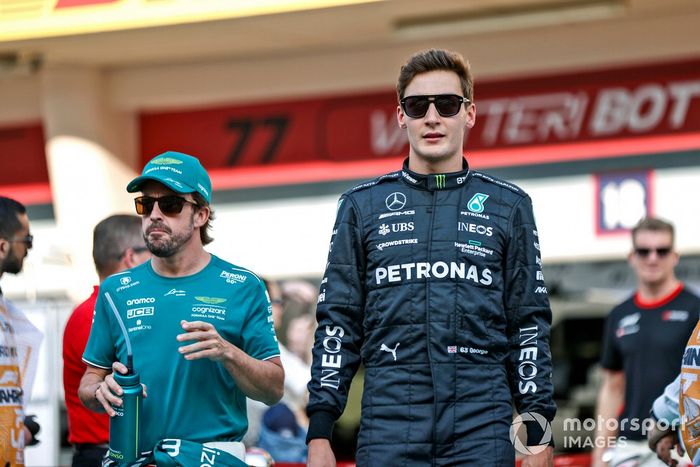 Fernando Alonso, Aston Martin AMR23 George Russell, Mercedes F1 W14