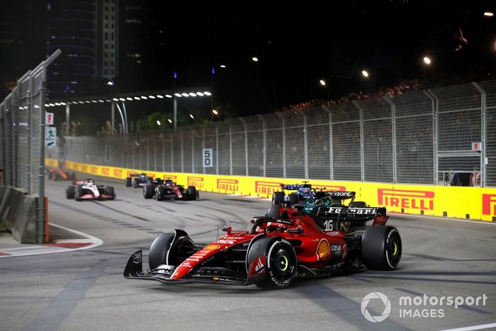 Charles Leclerc, Ferrari SF-23, Fernando Alonso, Aston Martin AMR23, Esteban Ocon, Alpine A523