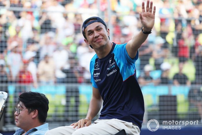 Alex Albon, Williams Racing durante el desfile de pilotos