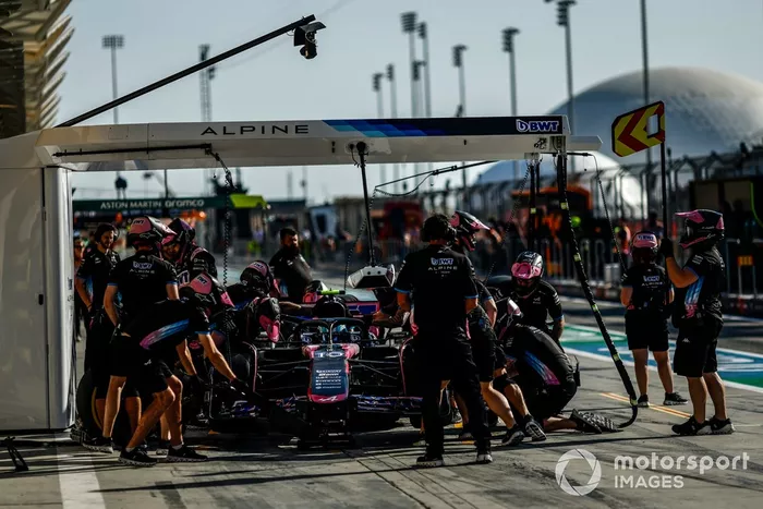 Pierre Gasly, Alpine A524, dans la voie des stands 