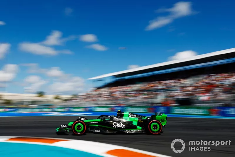 Zhou Guanyu, Stake F1 Team Kick Sauber C44