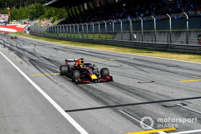 Ganador de la carrera Max Verstappen, Red Bull Racing RB15