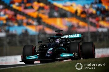 Hamilton ook bovenaan in tweede training Turkije, Verstappen vijfde