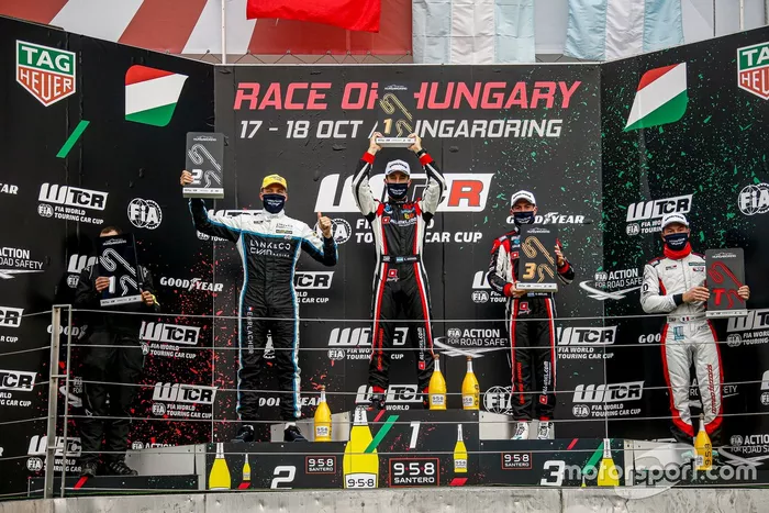 Podio: il vincitore Esteban Guerrieri, ALL-INKL.COM Münnich Motorsport Honda Civic TCR, second place Yann Ehrlacher, Cyan Racing Lynk & Co 03 TCR, third place Nestor Girolami, ALL-INKL.COM Münnich Motorsport Honda Civic TCR, Jean-Karl Vernay, Mulsanne Alfa Romeo Giulietta TCR