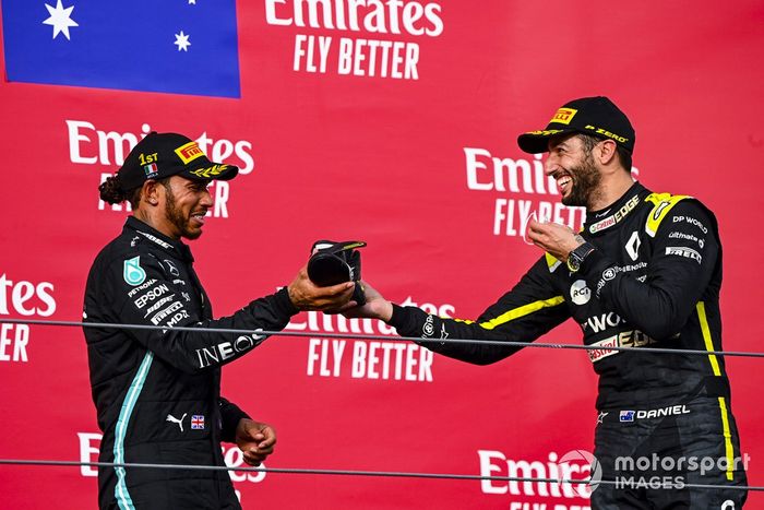 Podio: ganador de la carrera Lewis Hamilton, Mercedes-AMG F1 y tercer lugar Daniel Ricciardo, Renault F1