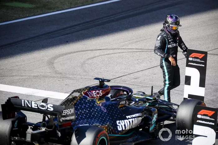 Ganador de la pole position Lewis Hamilton, Mercedes-AMG F1