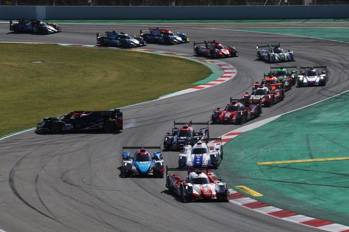 #41 Team WRT Oreca 07 - Gibson: Louis Delétraz, Robert Kubica, Yifei Ye, #32 United Autosports Oreca 07 - Gibson: Job Van Uitert, Nicolas Jamin, Manuel Maldonado spins