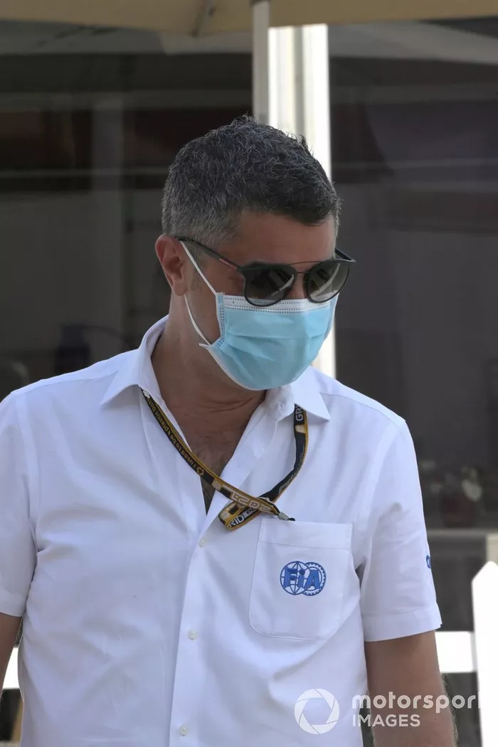 Michael Masi llega al circuito de Losail