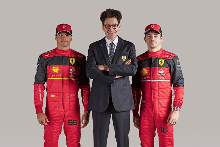 Charles Leclerc, Carlos Sainz Jr., Ferrari, Mattia Binotto, Director del equipo, Ferrari 
