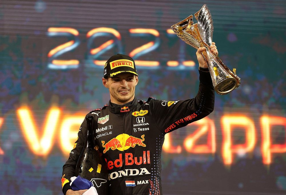 Max Verstappen, Champion du monde dans la controverse au GP d'Abu Dhabi 2021.