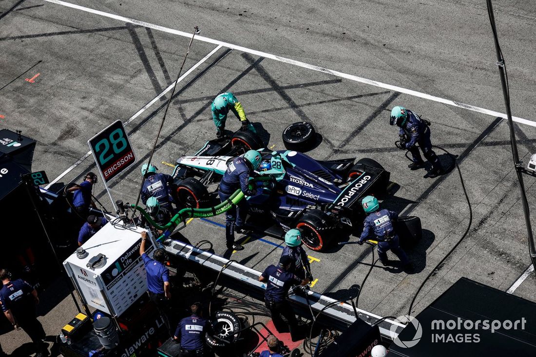 Marcus Ericsson, Andretti Global Honda, parada en boxes