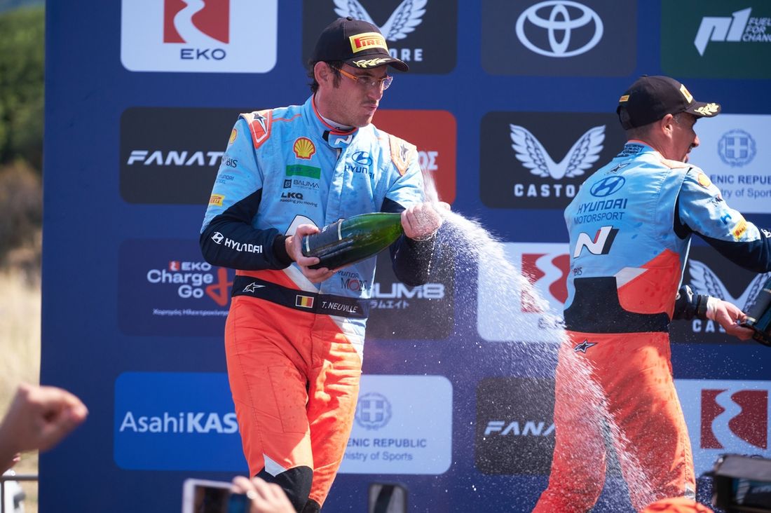 Podium: Thierry Neuville, Martijn Wydaeghe, Hyundai World Rally Team Hyundai i20 N Rally1