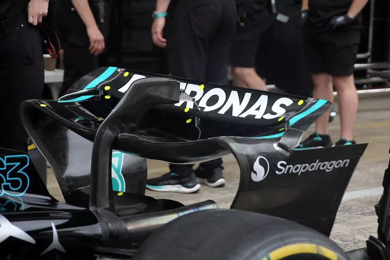 Aile arrière de la Mercedes W15