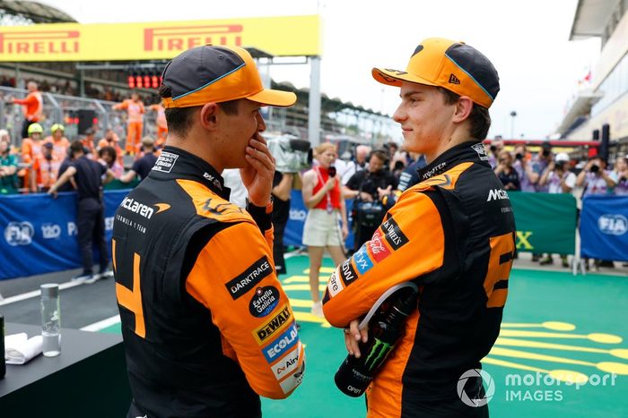 Pole man Lando Norris, McLaren F1 Team, Oscar Piastri, McLaren F1 Team, charla en Parc Ferme