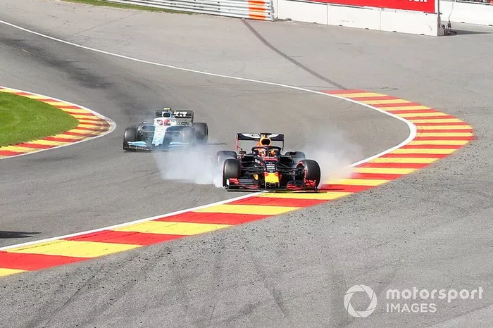 Kimi Raikkonen, Alfa Romeo Racing C38, leads a damaged Max Verstappen, Red Bull Racing RB15