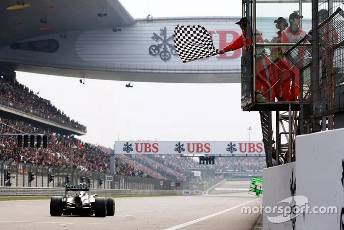 Ganador de la carrera Lewis Hamilton, Mercedes AMG