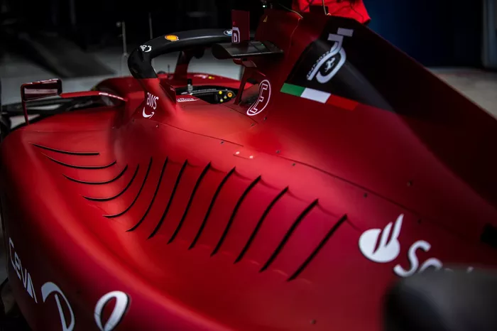 Detalle del volante del Ferrari F1-75 