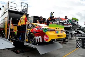  Kyle Busch, Joe Gibbs Racing, Toyota Camry M&M's,  Martin Truex Jr., Joe Gibbs Racing, Toyota Camry Bass Pro Shops