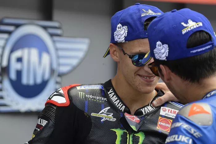 Ganador de la carrera Fabio Quartararo, Yamaha Factory Racing, tercero Joan Mir, Team Suzuki MotoGP